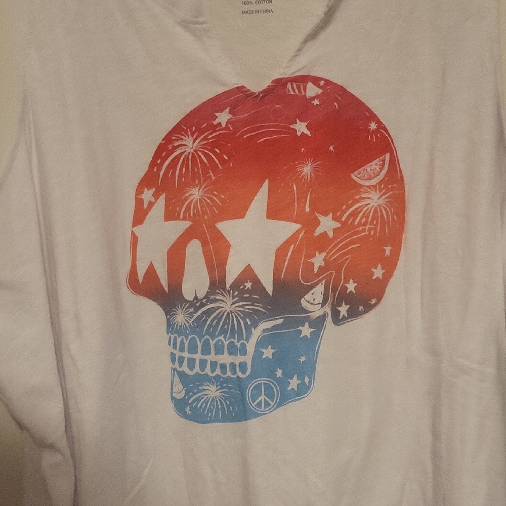 Torrid 6x 30 White Tank With Ombre  Skull Design New With Tags